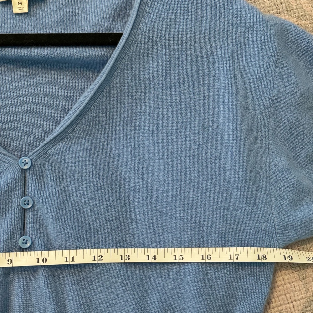 NWOT J. Crew Featherweight cashmere V-neck T-shirt 100% cashmere - Picture 4 of 4